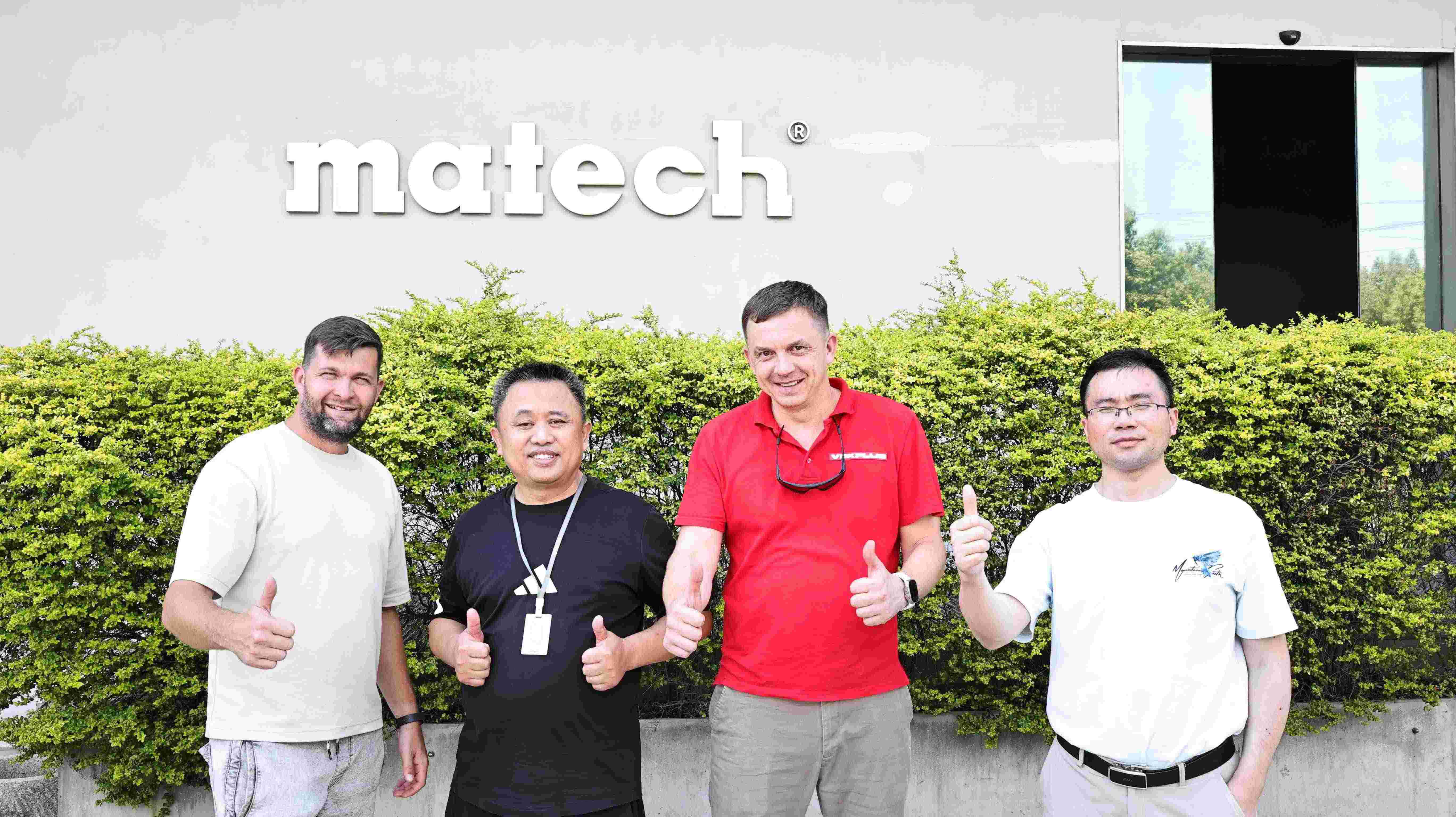 俄羅斯高端電氣服務(wù)商VDKplus公司蒞臨我司參觀考察，深度交流共探高端配電合作新機(jī)遇。